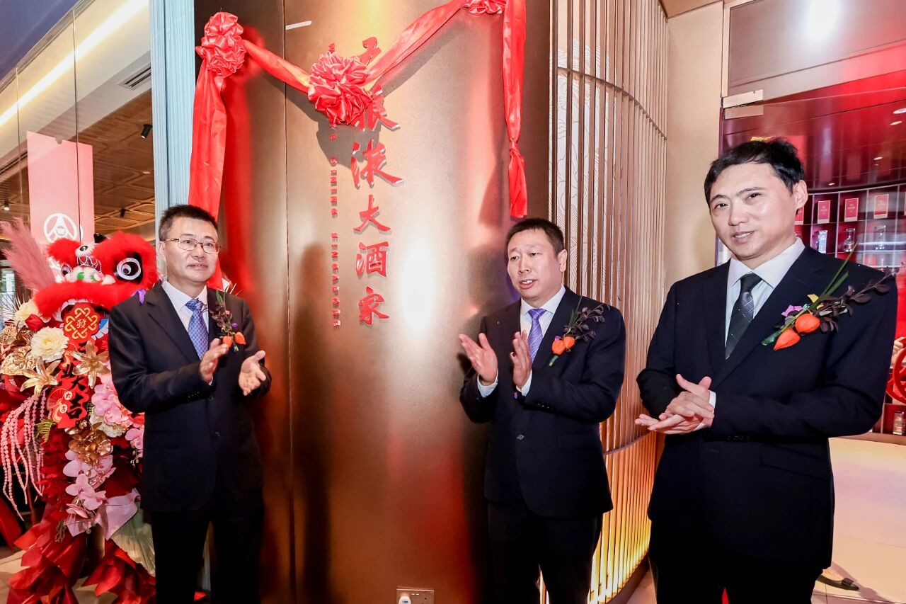 百川名品餐酒文化的创新典范：新加坡五粮液大酒家何以风靡狮城？